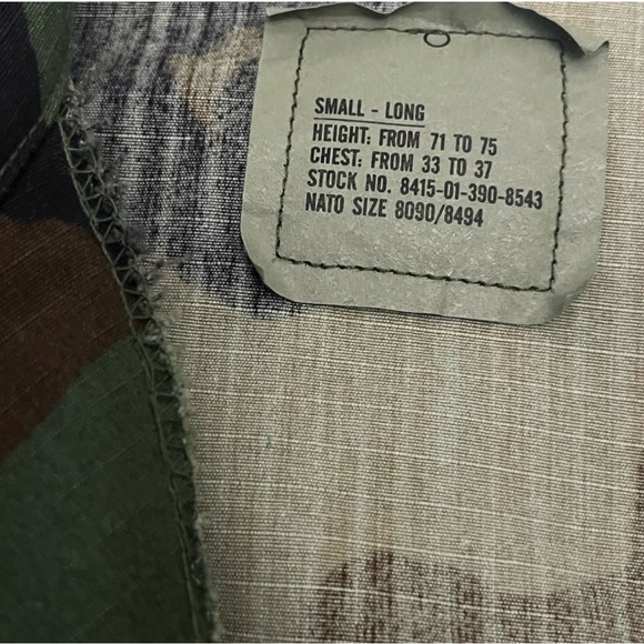 This item is a U.S. Woodland camouflage Battle Dress Uniform (BDU) jacket. - Picture 2 of 3